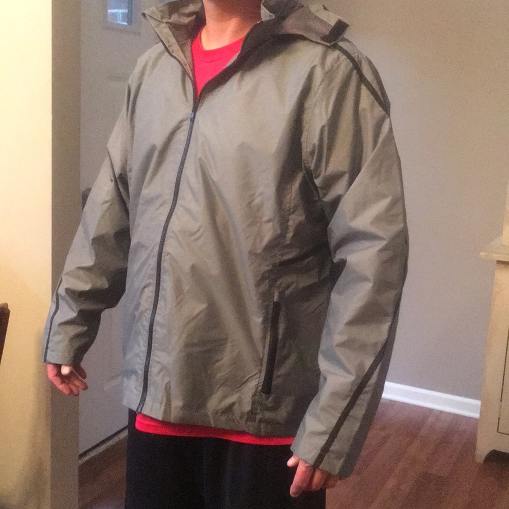 Men’s lightweight hooded jacket